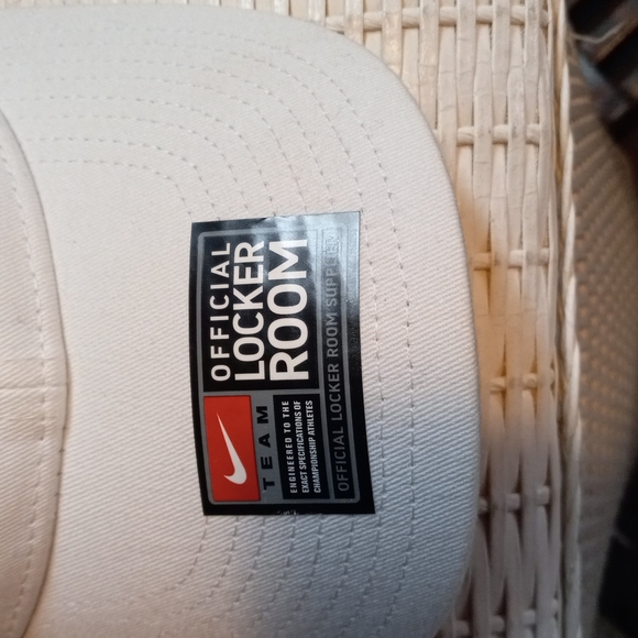 H-16 Nike Ball cap - Picture 3 of 9